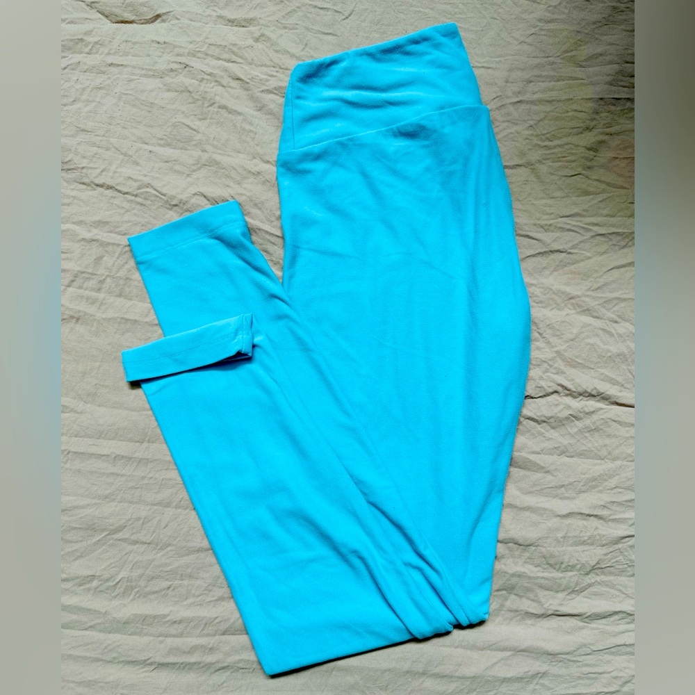 Lularoe buttery soft leggings! Perfect color for spring